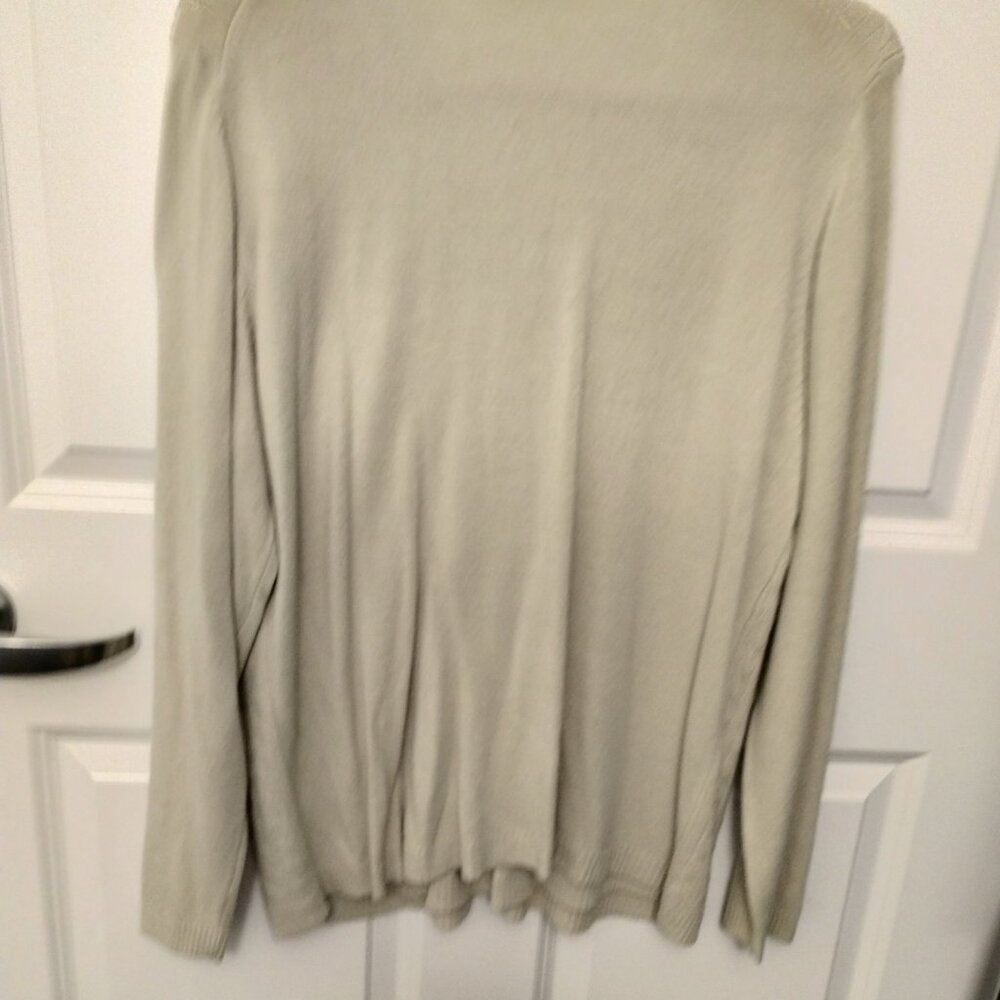 Sweaters - Picture 4 of 6